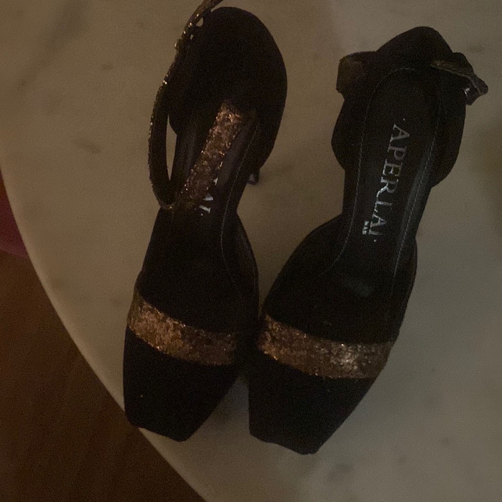 La perla shoes size 38 barely used